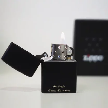 Feuerzeug ZIPPO schwarz mit Gravur*